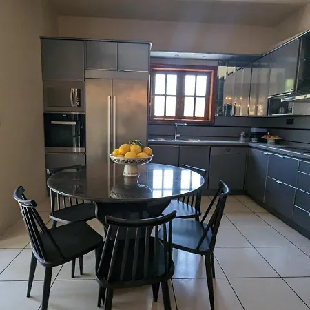Villa Khaki