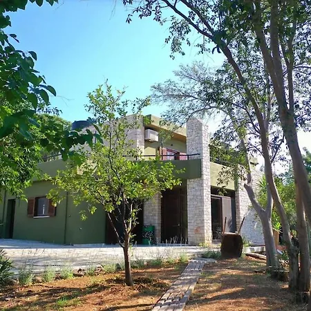 Villa Khaki